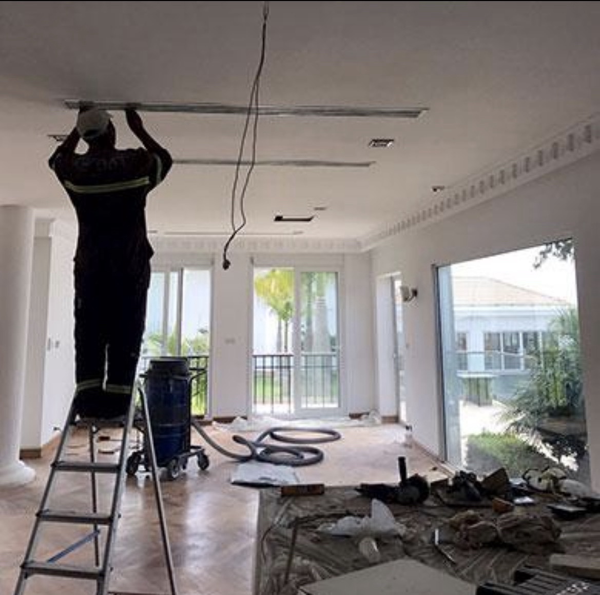 Ceiling and cornice drywalling work